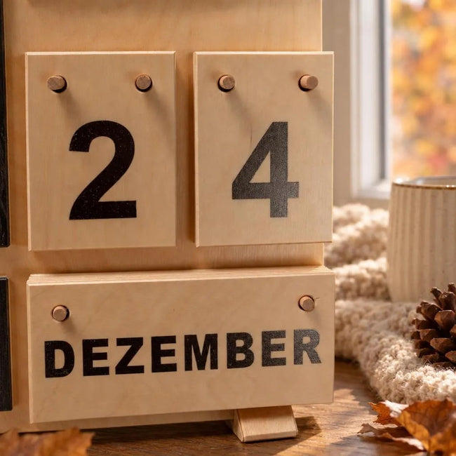 Kalender Vier Jahreszeiten aus Holz - jedes Jahr wiederverwendbar
