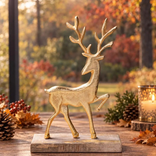 Metallener Hirsch in Gold auf Holzfuß