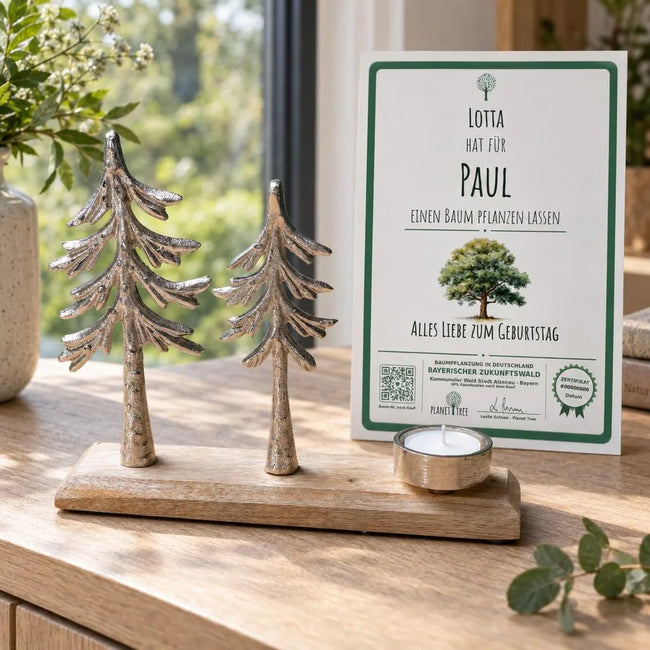Silberne Tannenbäume mit Teelichthalter – Geschenkansicht mit aktuellem Baumzertifikat; Beispielgestaltung