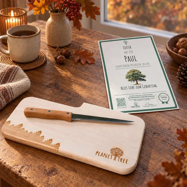 Schneidebrett Erle mit Messer – Geschenkansicht mit aktuellem Baumzertifikat; Beispielgestaltung