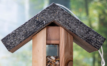 Futterhaus aus Holz zum Aufhängen