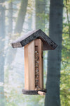 Futterhaus aus Holz zum Aufhängen - Geschenk plus Baumspende in deutschem Landesforst