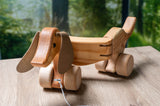 Wackeldackel aus Holz zum Nachziehen - Geschenk plus Baumspende in deutschem Landesforst