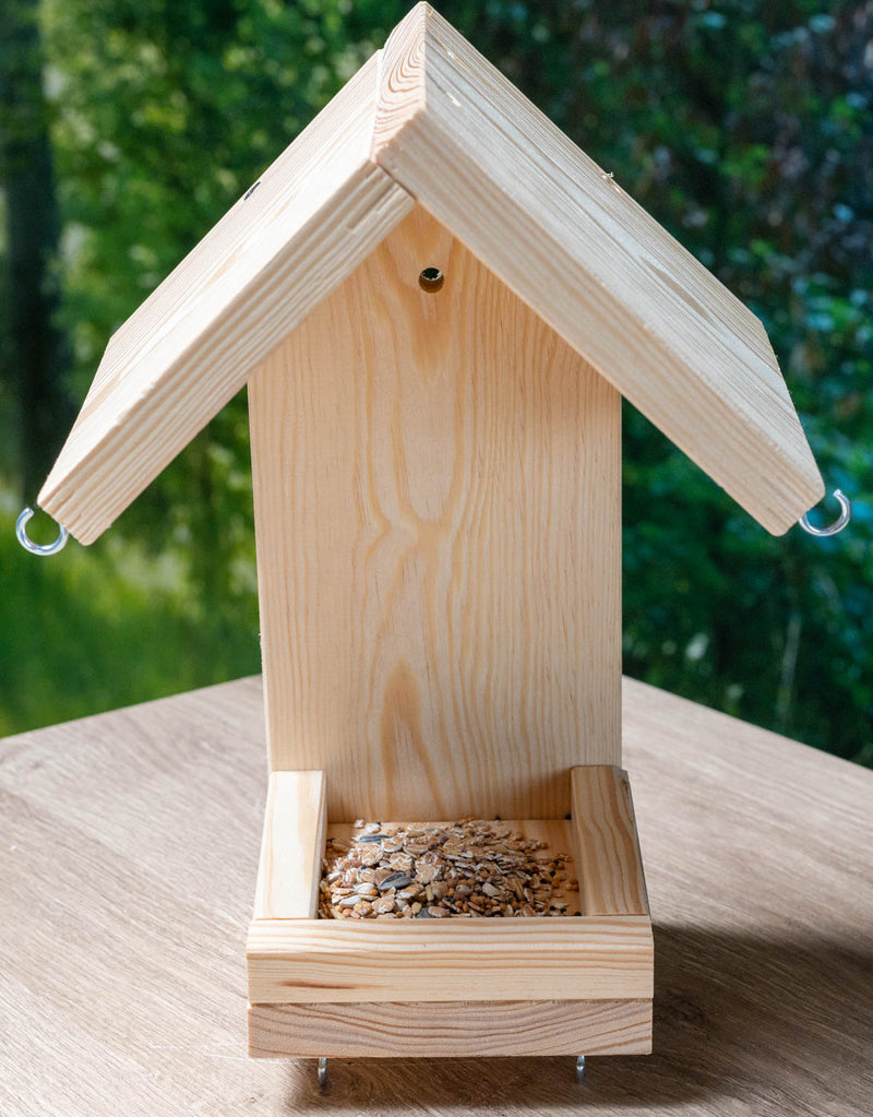 Futterhaus aus Holz
