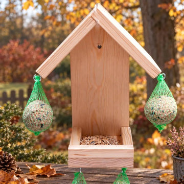 Futterhaus aus Holz