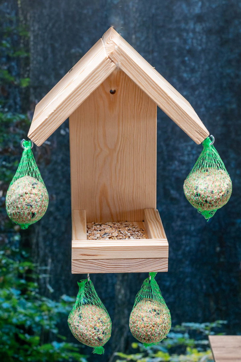 Futterhaus aus Holz
