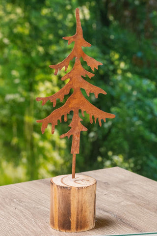 Tannenbaum auf Holzfuß mit Rostoptik