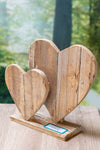 Zwei Herzen aus Holz
