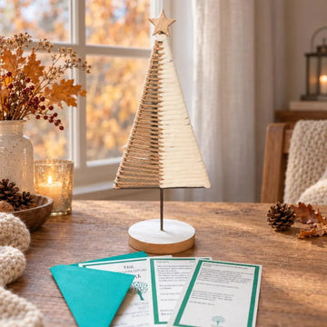 Dekorativer Weihnachtsbaum aus Wolle und Jute