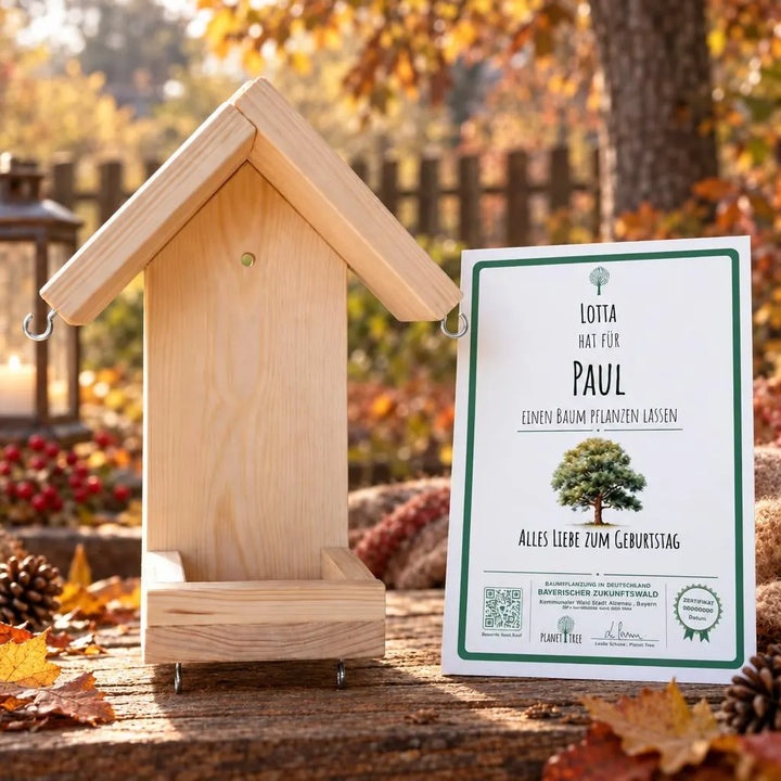 Futterhaus aus Holz – Geschenk mit optionalem aktuellem Baumzertifikat