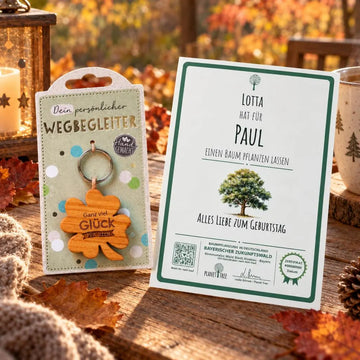 Schlüsselanhänger aus Kirschholz – Geschenkansicht mit aktuellem Baumzertifikat; Beispielgestaltung