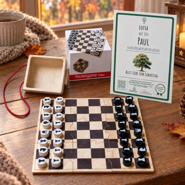 Pocketgame - Schach – Geschenkansicht mit aktuellem Baumzertifikat; Beispielgestaltung