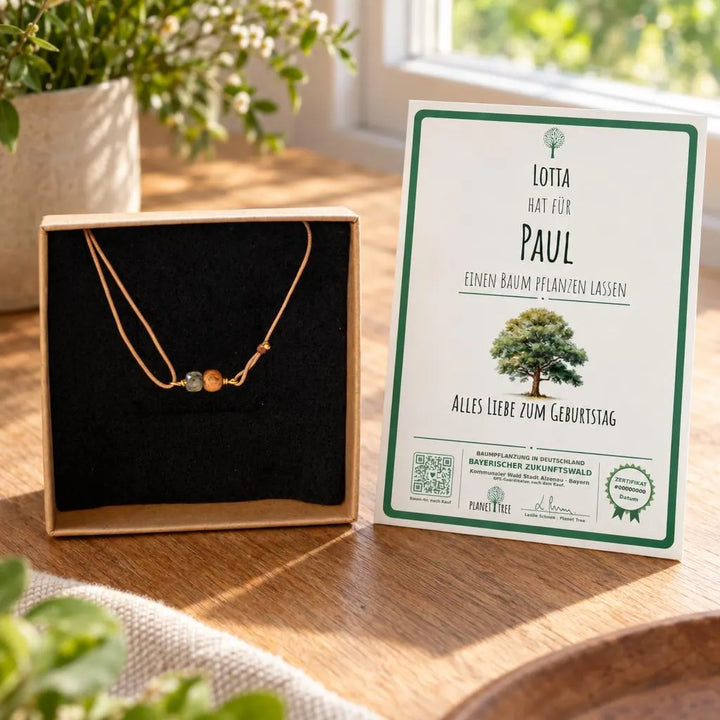 Armbändchen Weinstock Prehinit – Geschenkansicht mit aktuellem Baumzertifikat; Beispielgestaltung