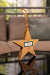 Personalisierter Stern aus Holz zum Aufhängen - Geschenk plus Baumspende in deutschem Landesforst