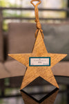 Personalisierter Stern aus Holz zum Aufhängen - Geschenk plus Baumspende in deutschem Landesforst